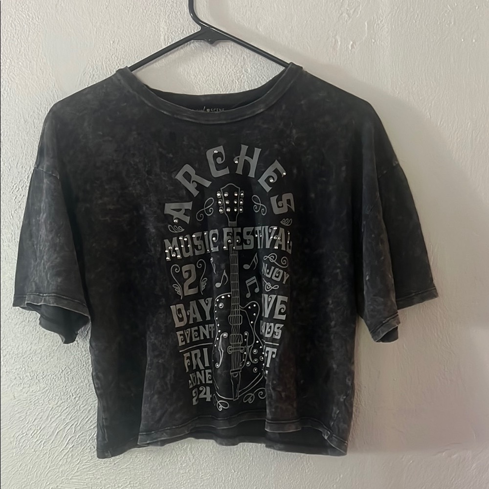 Bundle🌸$15 (3 items from closet)Arches Black Graphic Cropped T-Shirt